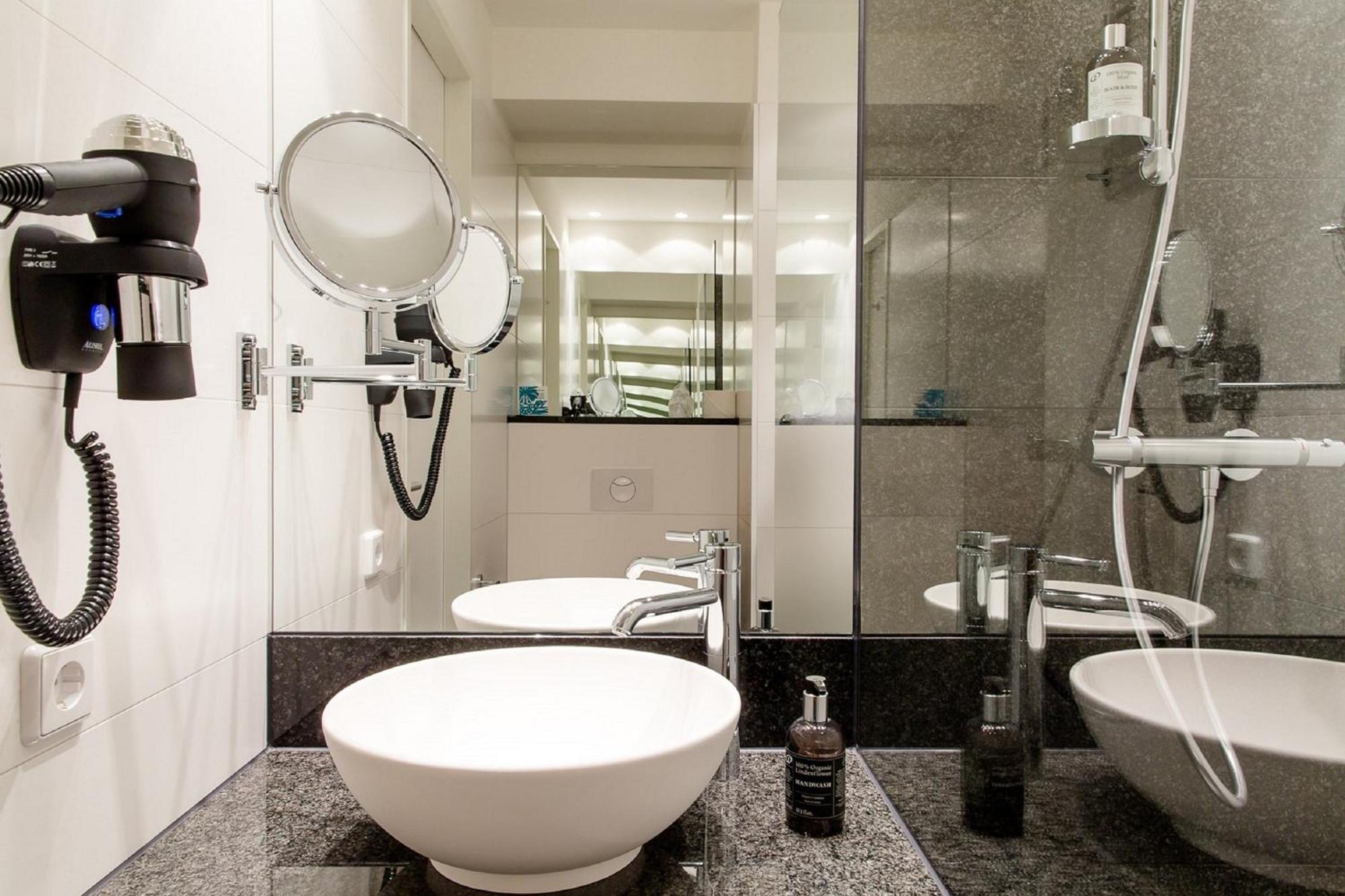 Motel One Висбаден Экстерьер фото