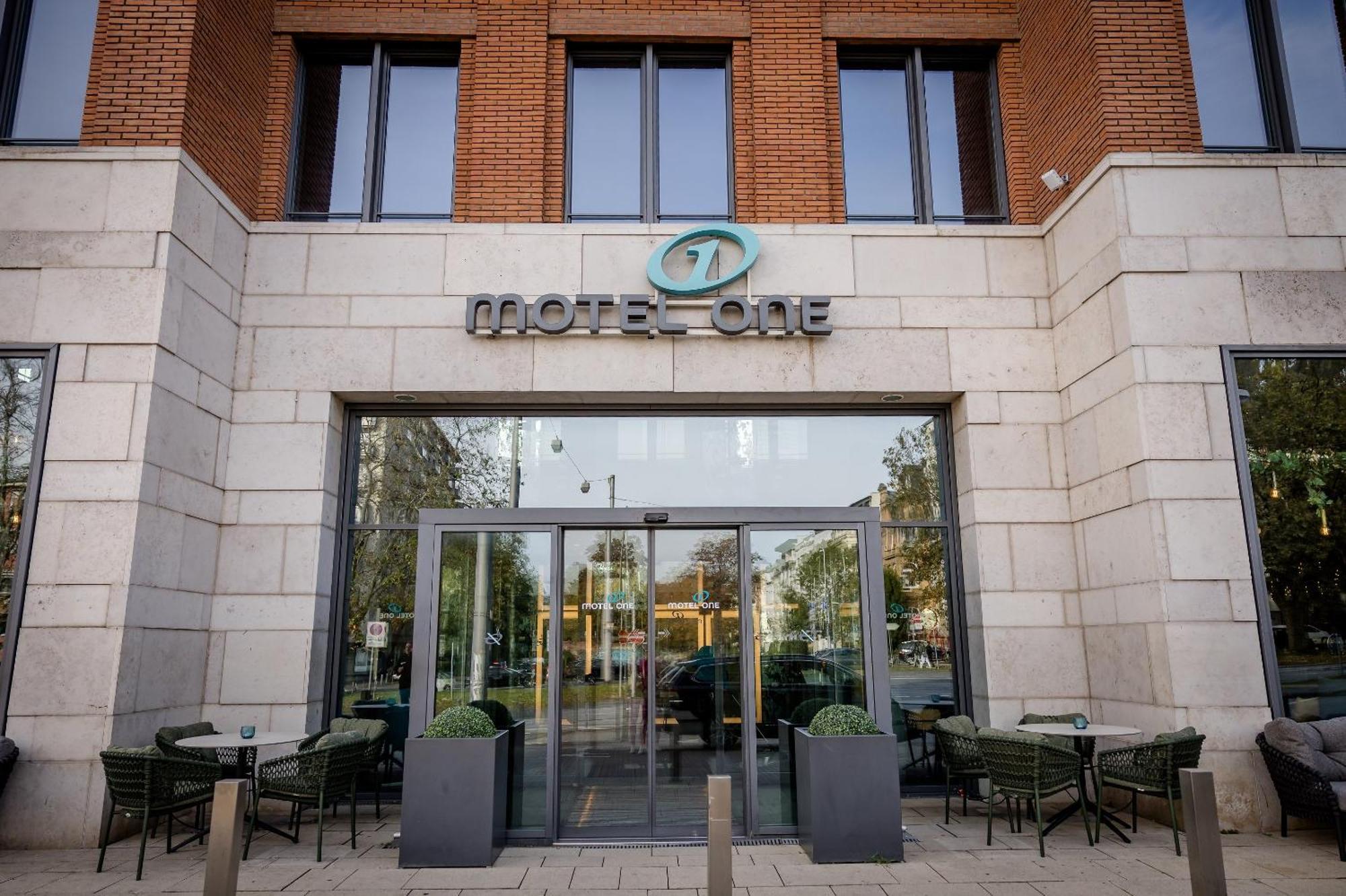 Motel One Висбаден Экстерьер фото