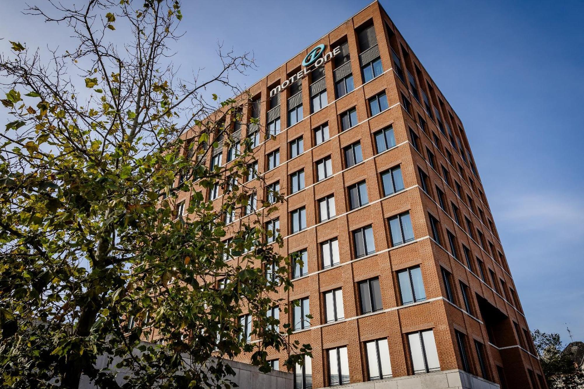 Motel One Висбаден Экстерьер фото