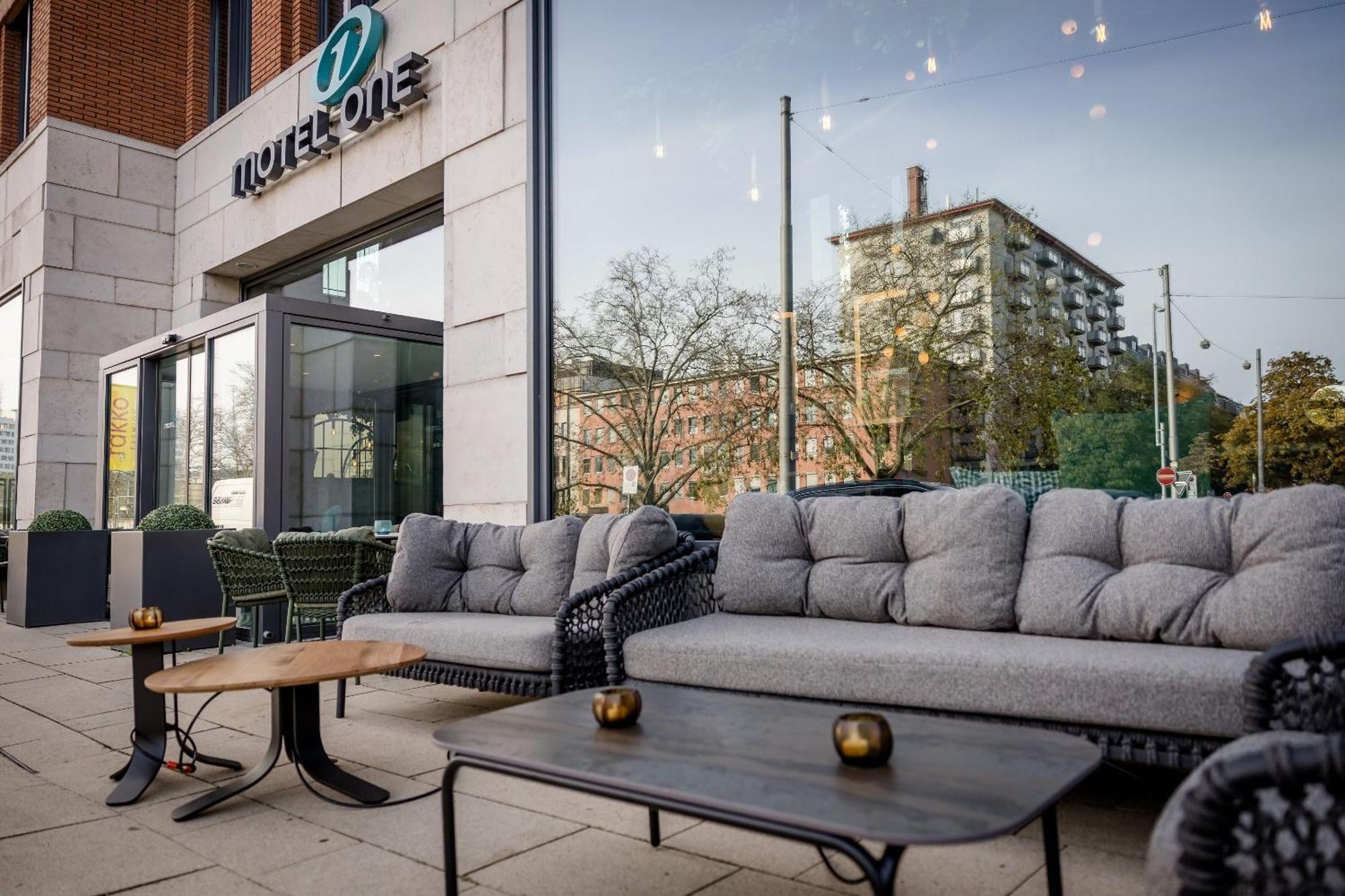 Motel One Висбаден Экстерьер фото