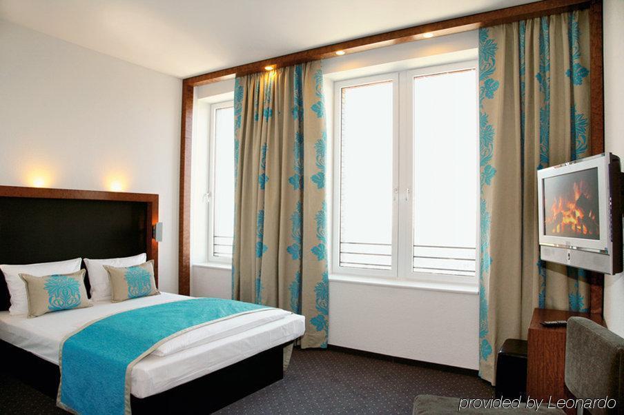 Motel One Висбаден Номер фото